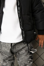 Load image into Gallery viewer, Zack Detailed Puff Jacket - Black