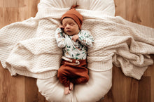 Load image into Gallery viewer, Biscuit Ribbed Knotted Beanie