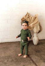 Load image into Gallery viewer, Olive Ribbed Topknot