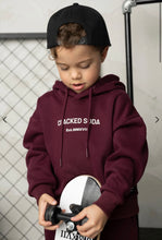 Load image into Gallery viewer, Cody Essential Hoodie plum
